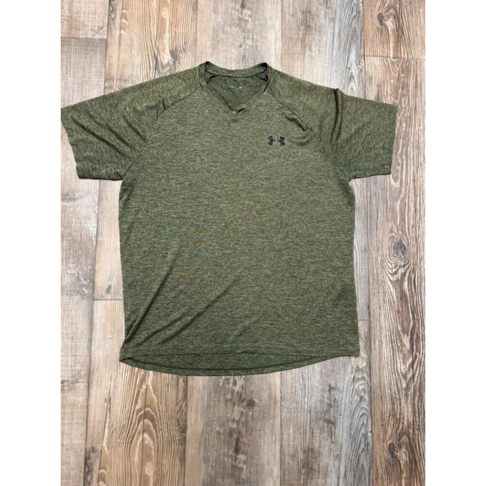 Men’s green athletic top